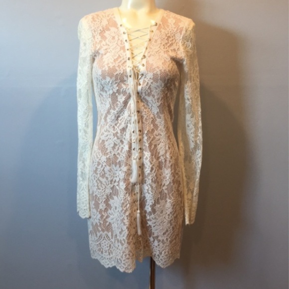 **SOLD** Jetset Diaries Ruins White Lace Up Dress - Picture 4 of 8